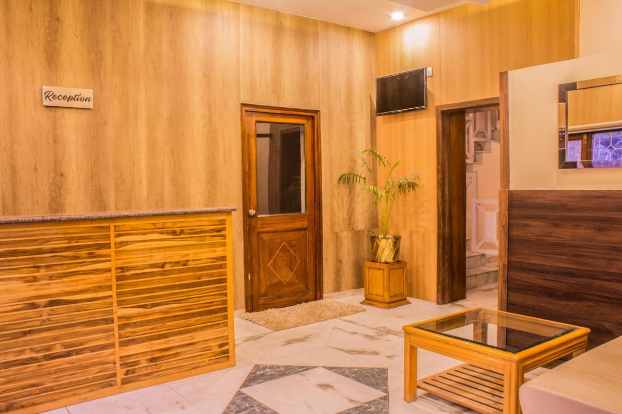 Отель Lav Kush International Варанаси Экстерьер фото